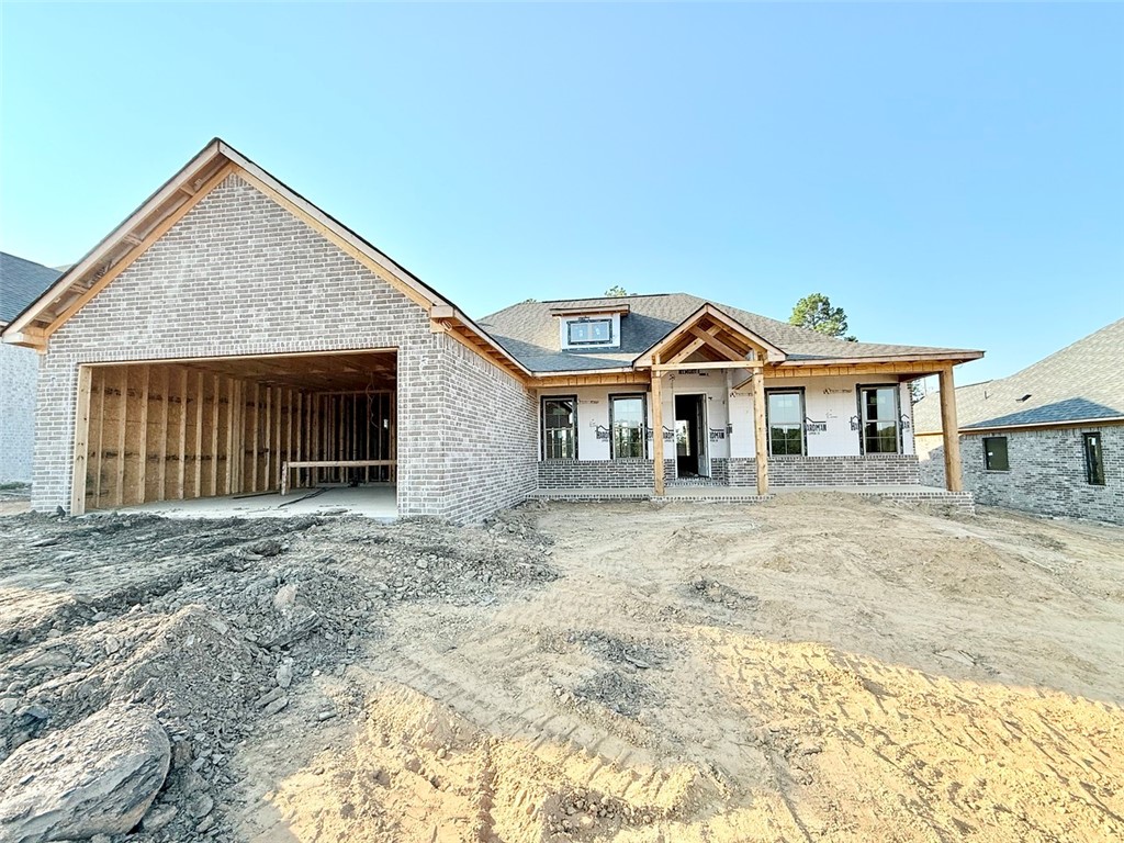 Currently under construction. Lot 10 on Elk Horn in Scenic Way Village offers 2,086 square feet of new construction living space with 4 bedrooms, 2.5 bathrooms, and a 2-car garage. The open-concept floor plan features a welcoming living room with a fireplace and a nearby kitchen with a walk-in pantry and connected dining area. The primary suite is thoughtfully designed with a walk-in closet that connects directly to the utility room for everyday ease. A covered back porch provides a great space for outdoor enjoyment. Located less than a mile from Lake Dardanelle State Park, Scenic Way Village combines quiet living with convenient access to local recreation and downtown Russellville.
Plans are subject to change at the builder’s discretion.