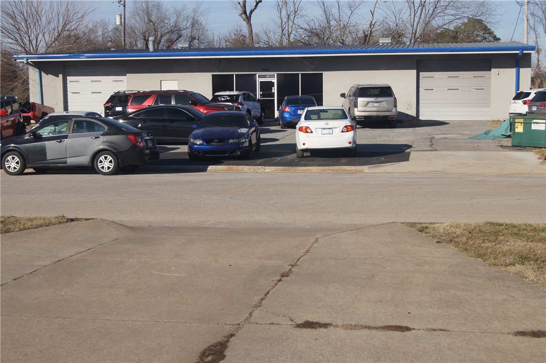 Located right off 8th Street is chance to run your own body shop, or execute your own vision in the 4250 square feet of warehouse/shop space and office space with two bath rooms. Some tools and equipment can also be negotiated with acceptable offer. Two 12'ft overhead doors and paint booth.