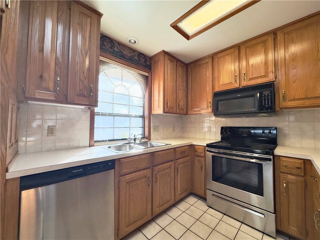 Royal Oaks Estates - Residential Lease