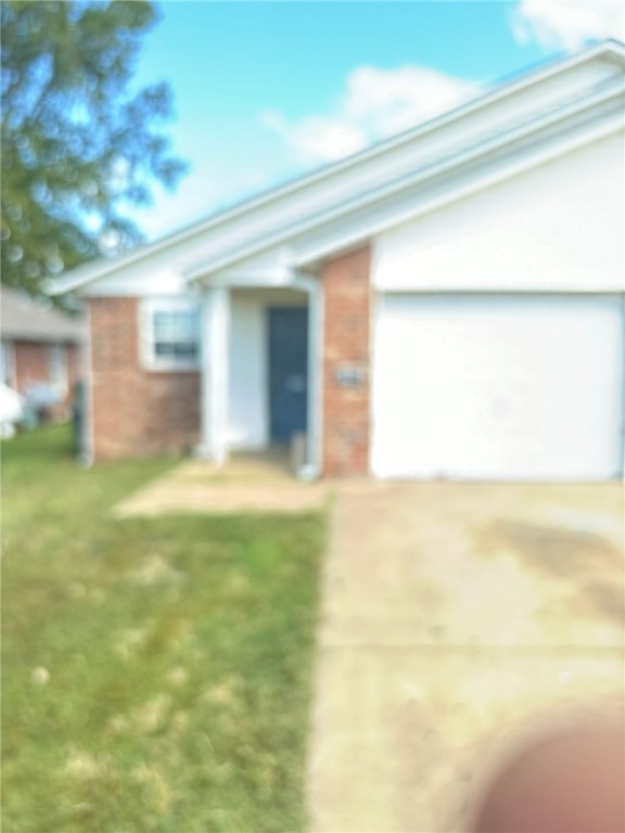Great 2-bedroom duplex located off Wedington - close to U of A campus, shopping, restaurants, and I49 access. Unit comes with refrigerator, oven/range, dishwasher,. Spacious living room with Tenant responsible for electric, water, trash, gas, cable/internet, and lawn care. Applications to be completed online through kaufmannpropertymanagement.managebuilding.com/ Showings are through appointments only.