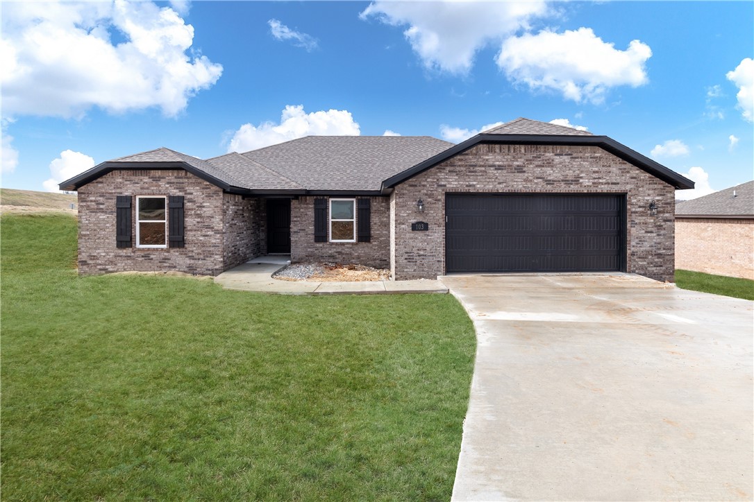 This home features Granite counters throughout along with stainless steel appliances. Don't miss out on your chance to lease a newer home in a great quiet location close to the schools! Apps are online at MetroRentsNWA.com