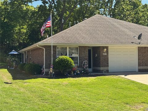 Photo of 1586 Meadowhill Drive, Mountain Home, AR 72653 (MLS # 1346976)