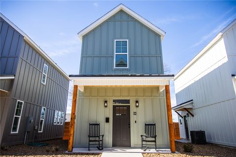 Photo of 658 W Price Avenue, Springdale, AR 72764 (MLS # 1339091)