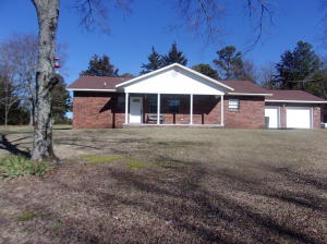 Would you like to own your on little peace and quiet? This 8 plus acres with 2 BR/2 BA home, double garage is what you are looking for. Put this one on your must see list.SqFt taken from ARcounty Data