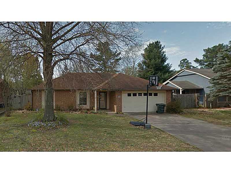 3 BEDROOM, 2 BATH HOME IN CENTRAL FAYETTEVILLE. WALKING DISTANCE TO BUTTERFIELD ELEMENTARY & COLLEGE AVE. AVAILABLE JANUARY 2015.