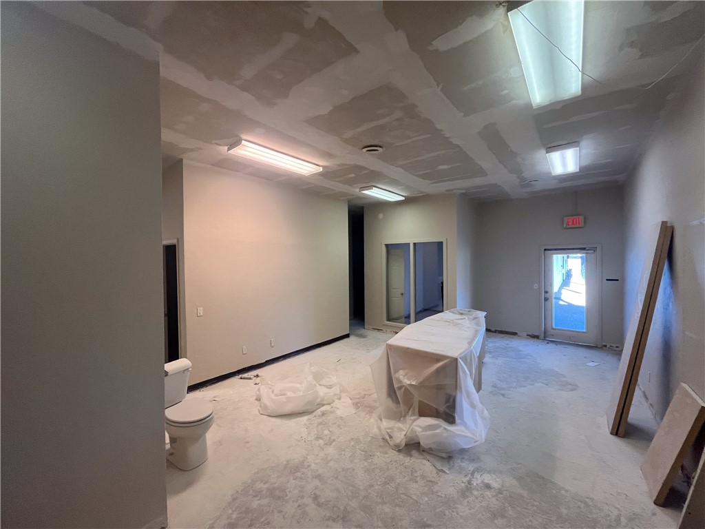 Springdale Outlots - Commercial Lease