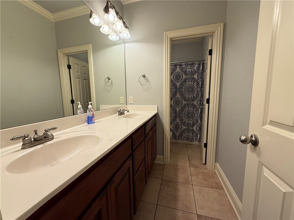 - - Residential Lease