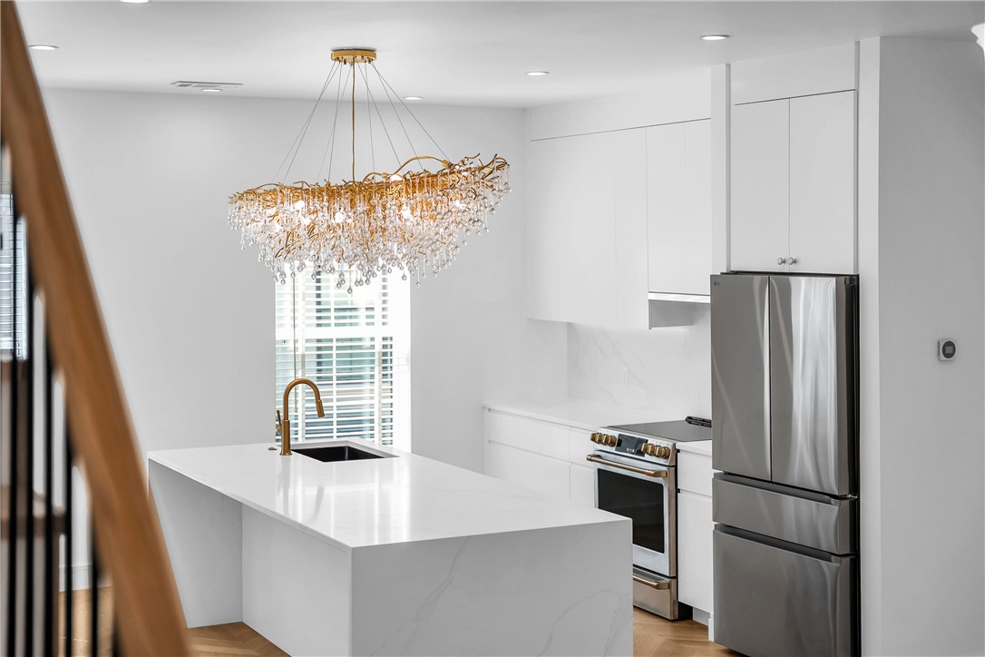 OAK ONE TOWNHOMES HORZ PROP REGIME-BENTO - Residential