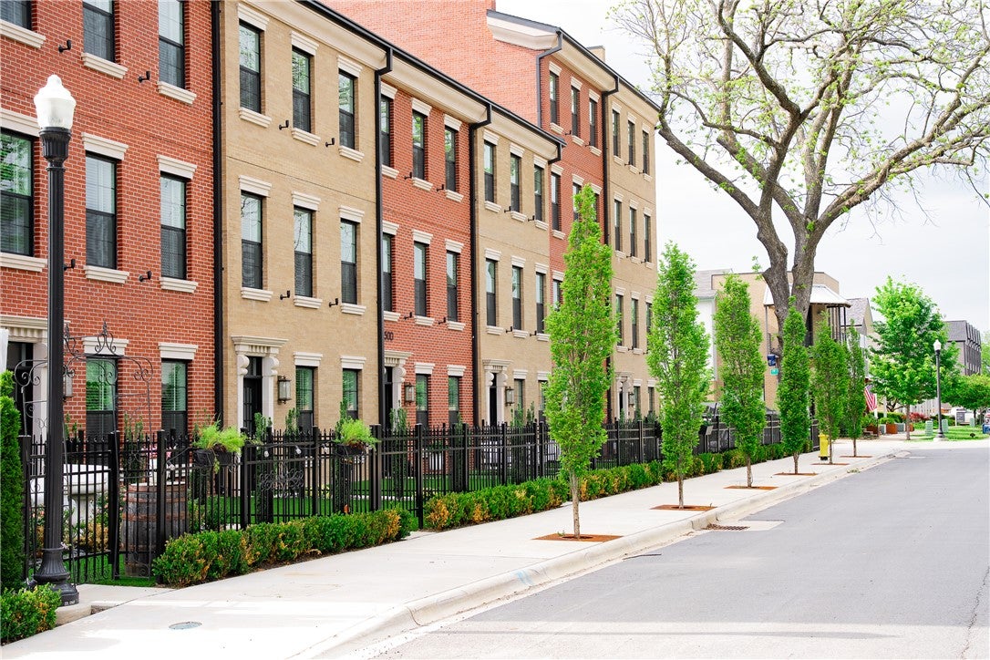 OAK ONE TOWNHOMES HORZ PROP REGIME-BENTO - Residential