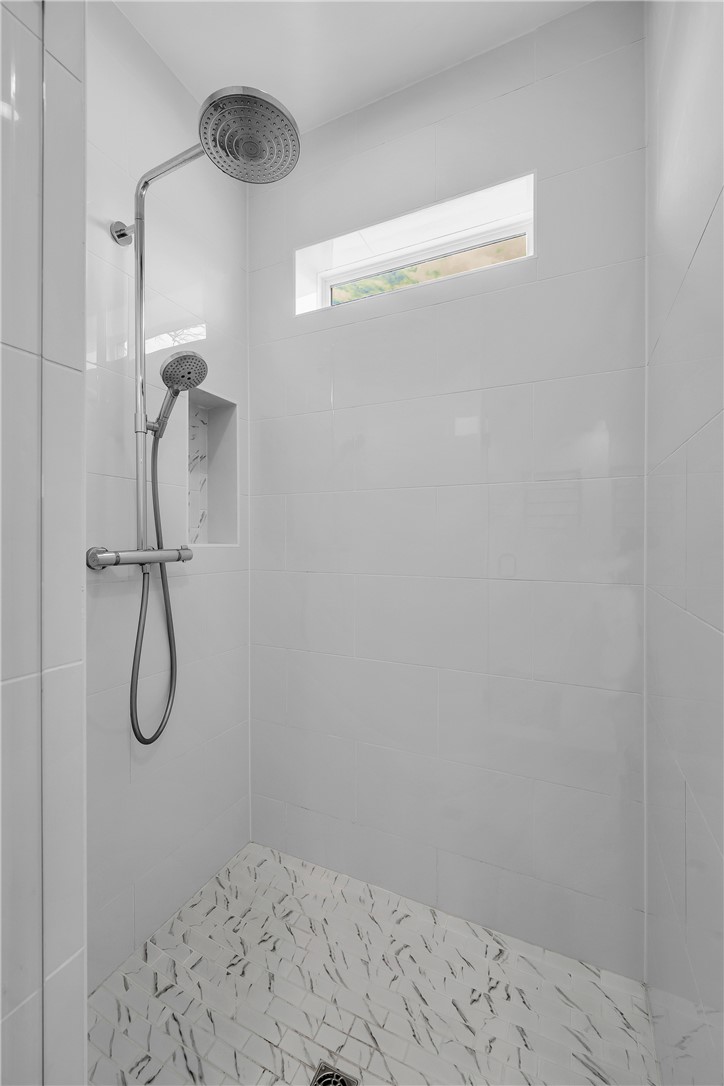 OAK ONE TOWNHOMES HORZ PROP REGIME-BENTO - Residential