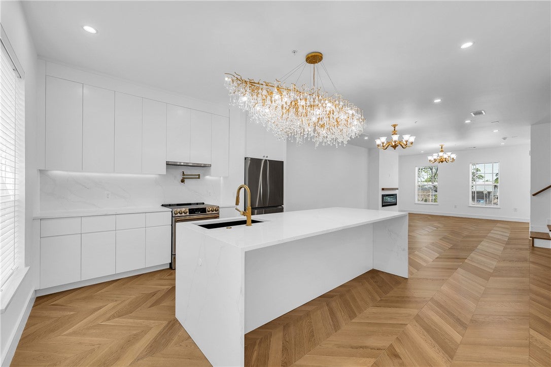 OAK ONE TOWNHOMES HORZ PROP REGIME-BENTO - Residential