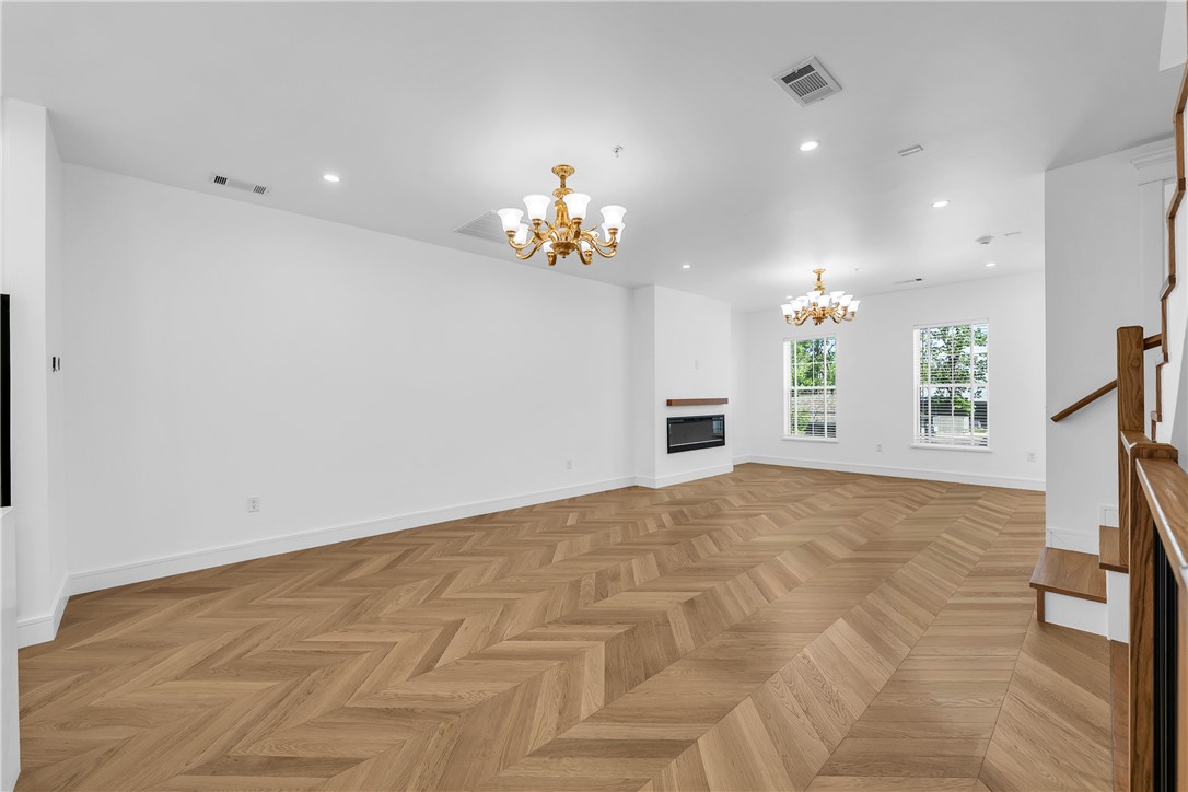 OAK ONE TOWNHOMES HORZ PROP REGIME-BENTO - Residential
