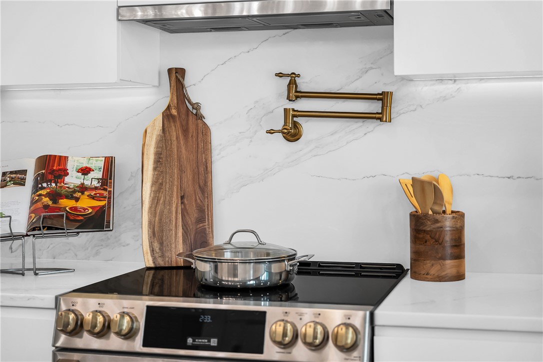 OAK ONE TOWNHOMES HORZ PROP REGIME-BENTO - Residential