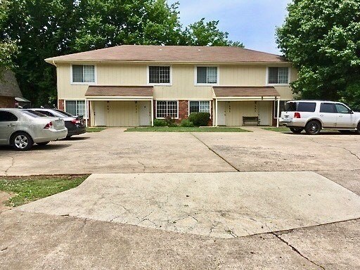 This four-plex is a great investment in a rapidly growing area of Fayetteville! Each unit is 2 bedrooms and 1.5 baths. Property is located near schools, proposed city of Fayetteville future bike park, grocery stores, and restaurants. Easy access to I-49 and the University of Arkansas. This area of West Fayetteville is growing rapidly with new construction and revitalizations all around. Located close to proposed future Centennial Park on Millsap Mountain.