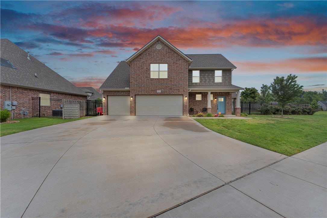 Welcome to this stunning 4-bedroom, 3.5-bath home in the heart of Bentonville! Boasting an open floor plan, this home is perfect for entertaining and everyday living. The kitchen features granite countertops, sleek cabinetry, and beautiful finishes throughout. With spacious living areas and an abundance of natural light, every room feels warm and inviting. The home is in immaculate condition and backs up directly to the neighborhood pool and playgroundāideal for summer fun and convenient outdoor enjoyment. Donāt miss your chance to own this move-in ready gem in a fantastic location!