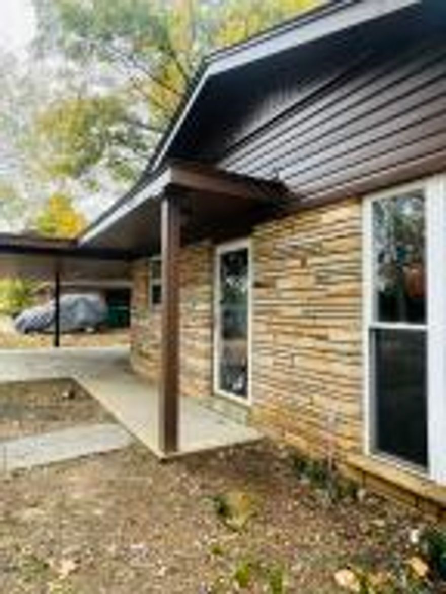 Ready to move in !! this open concept home features 3 bedrooms, 2 full baths, spacious living area, granite countertops, eat-in-kitchen and new roof. Located close to Downtown .