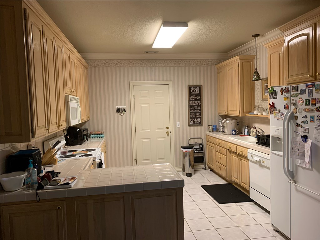 Meadowlands I & II - Residential Lease