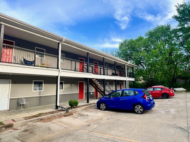 This lovely 3 bedroom, 1 bathroom apartment is located close to the U of A campus, restaurants, shopping, and more! Unit comes with refrigerator, oven/range, washer, and dryer. Tenants are responsible for electric and internet/cable expenses. We process applications as we receive and once an application is approved, we reach out for deposit. Deposit secures the unit not the application. Please be aware of scams. Our application process is to be paid online through a secure portal, and we do not accept cash, CashApp, Venmo, and/or PayPal. Finishes/flooring/colors may vary. No showings until after August 29