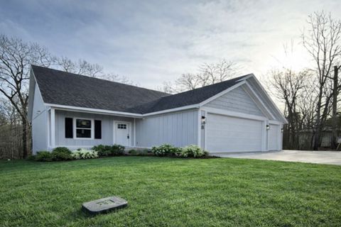 Photo of 8 Brentwood Drive, Bella Vista, AR 72715 (MLS # 1329964)