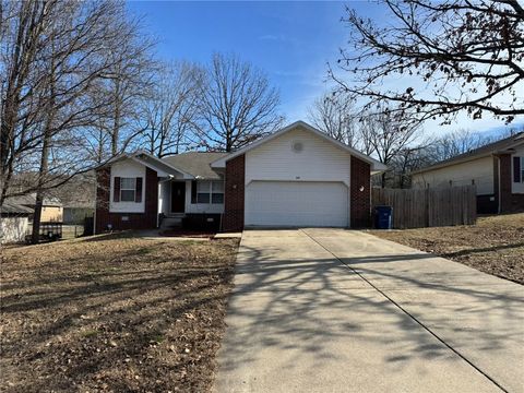 Photo of 321 Cooper Street, Mountain Home, AR 72653 (MLS # 1333989)