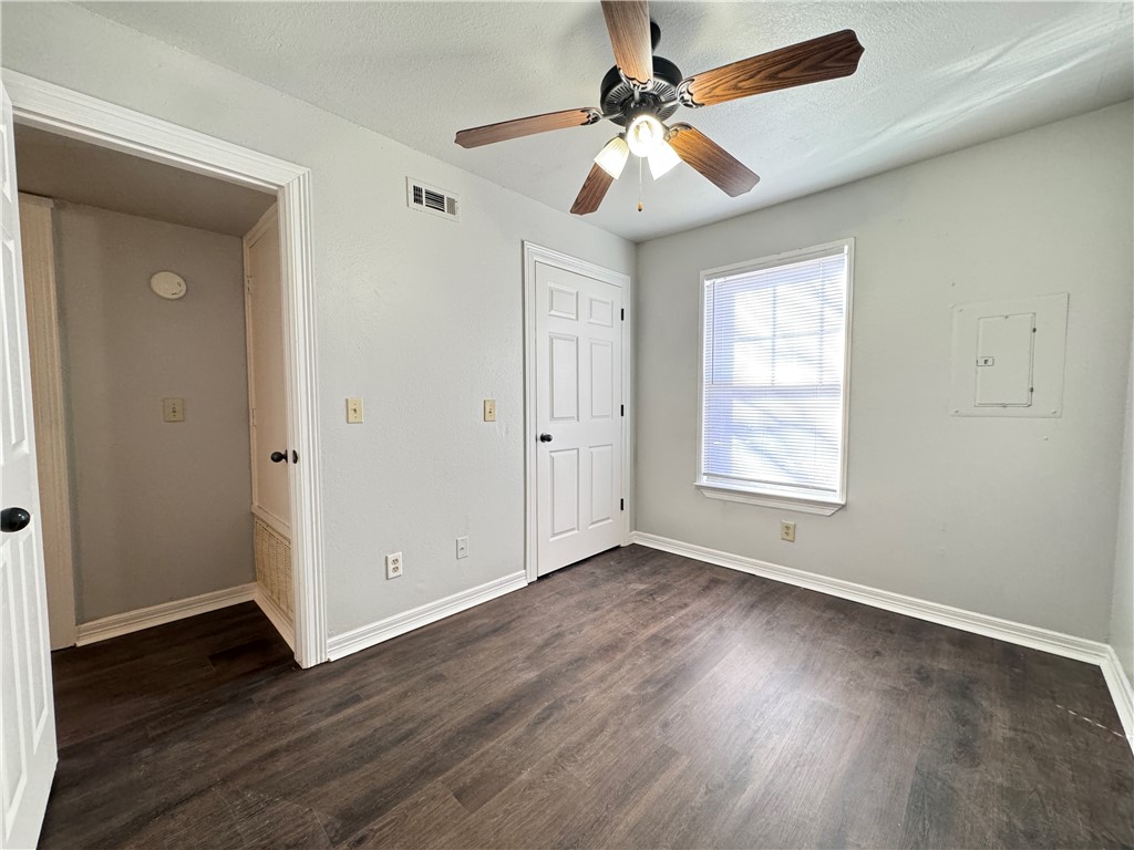 9-16-30 FAYETTEVILLE OUTLOTS - Residential Lease