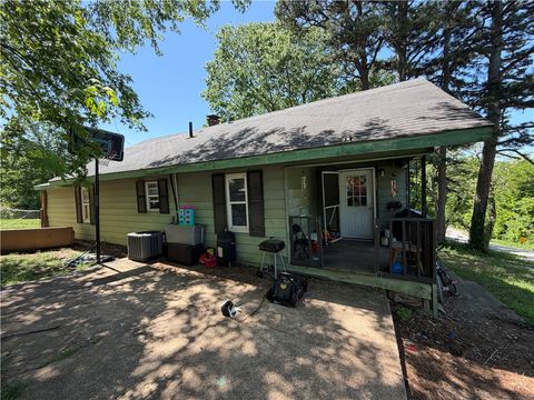 Photo of 611 N Hughes Street, Huntsville, AR 72740 (MLS # 1343430)