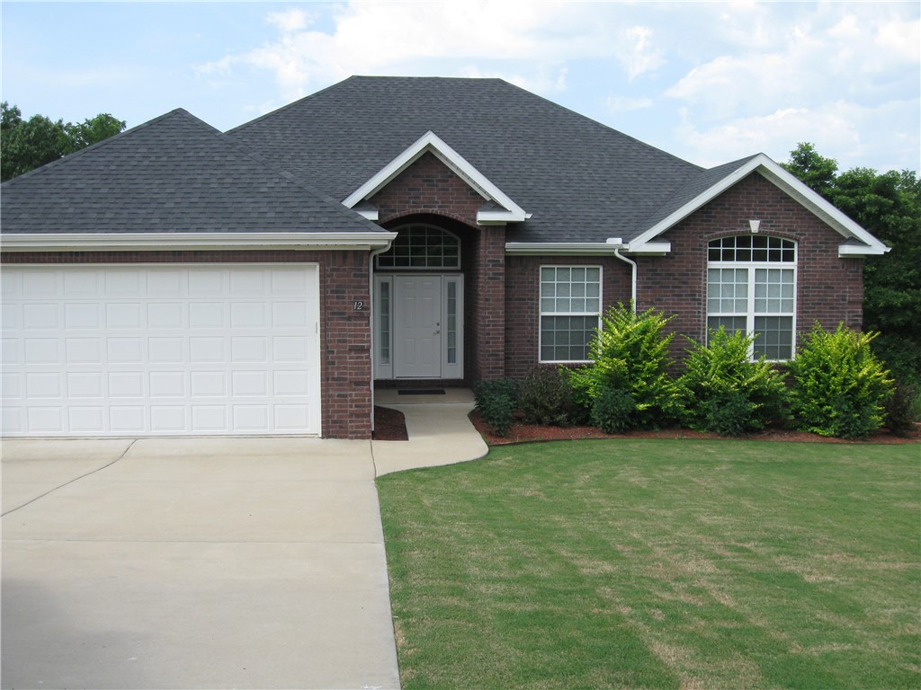 NICE 3 BED & 2 BATH HOUSE IN BELLA VISTA. 10 FT CEILINGS, LARGE LIVING ROOM W/ VENTED FIREPLACE, KITCHEN W/ BREAKFAST BAR & LARGE PANTRY. EXTRA LENGTH IN GARAGE FOR WORKSHOP/GOLF CART STORAGE.