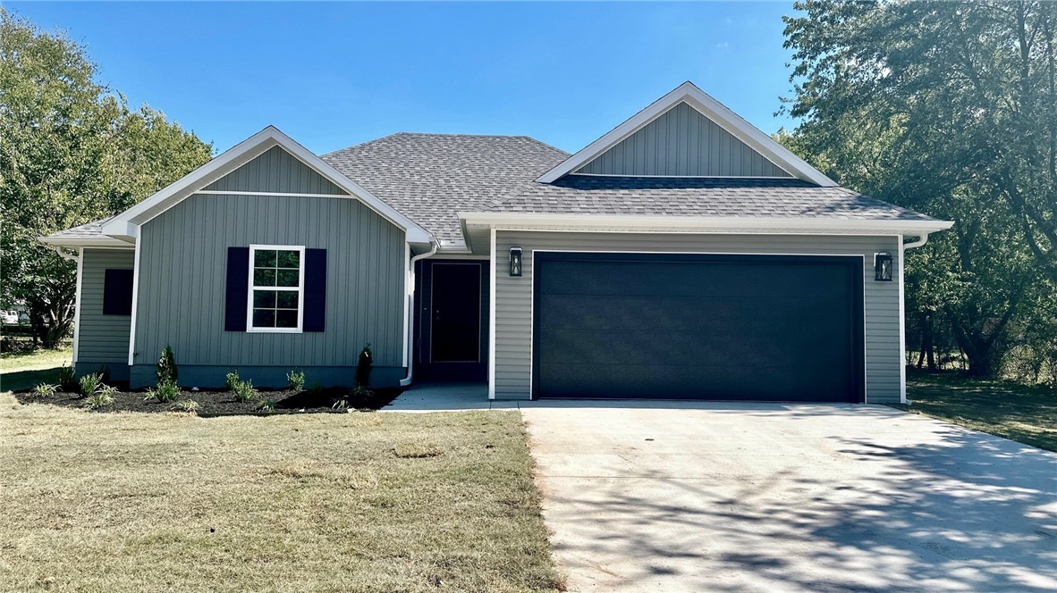 Beautiful new construction house near downtown Lincoln. Very well built! Epoxied 2 car garage, 3 cm granite countertops, open floor plan, and tray ceilings. You will be glad you looked at this one!!