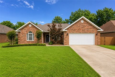 Photo of 319 Bluff Drive, Lowell, AR 72745 (MLS # 1353288)