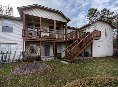 Single Family Residence in Bella Vista AR 16 Luncarty Lane 32.jpg