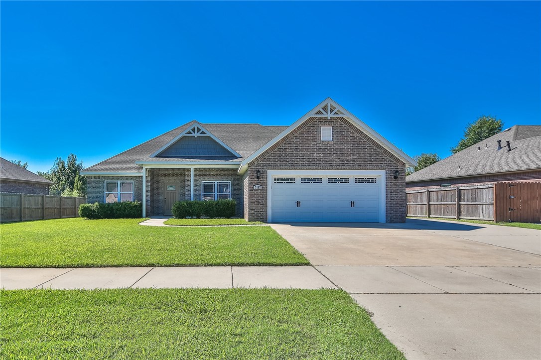 Lovely home w/ spacious floor plan & fantastic deck view! Enjoy a large fenced in backyard w/ covered patio or relax on the walkout deck off the bonus room. Step into the eat in kitchen w/ beautiful granite, stainless steel appliances & stand out cabinetry, then invite friends into the open living area to sit by the fire. End your day with a soak in the master bath jetted tub. Rockhaven is 5 miles to Downtown Fayetteville & I-49, & walking distance to Holcomb Elementary, Holt Middle School, parks & trails