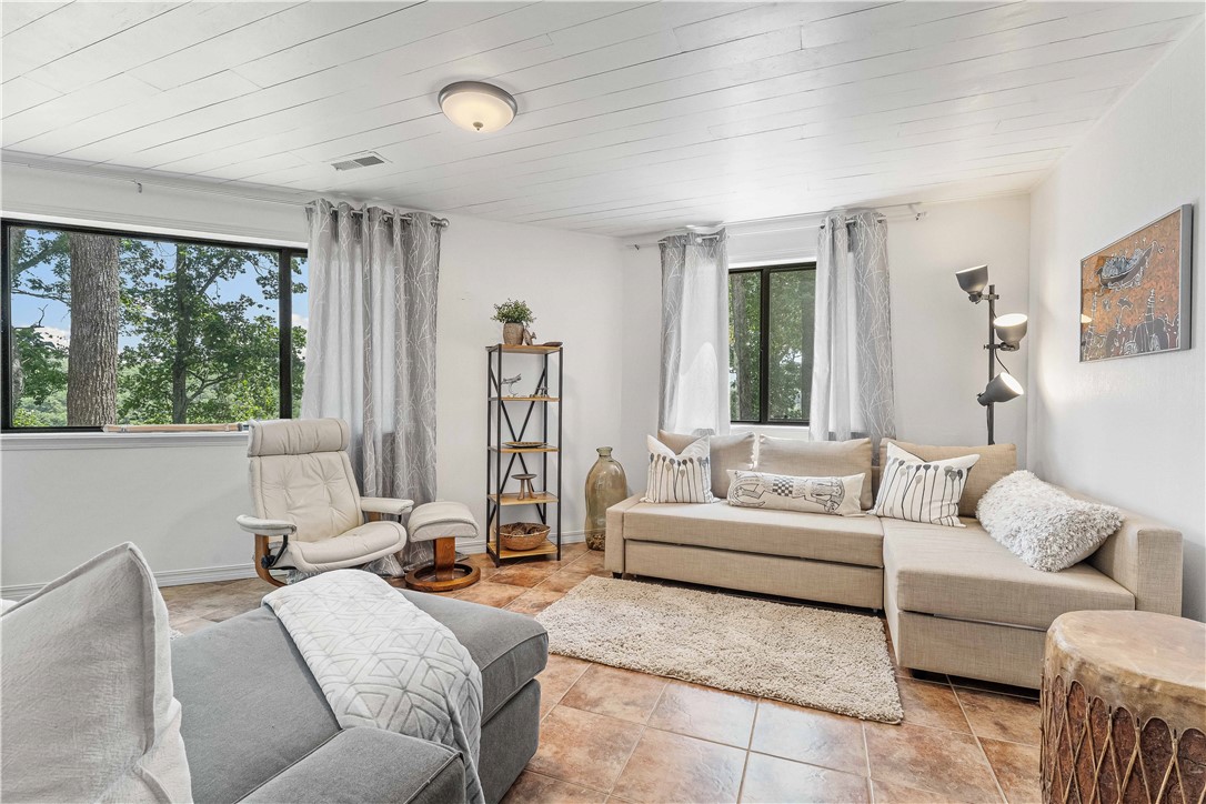 36-21-28-RURAL - Residential