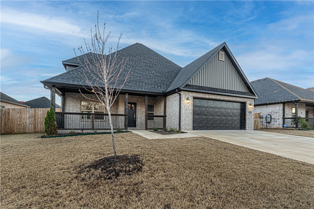 Like new home in upscale Gentry subdivision. Home features include custom built cabinets, pantry in kitchen, granite counter tops, under cabinet lighting, walk i closets, stand alone tub in master, spacious and fully fenced in yard. Welcome your family to this quality built home!