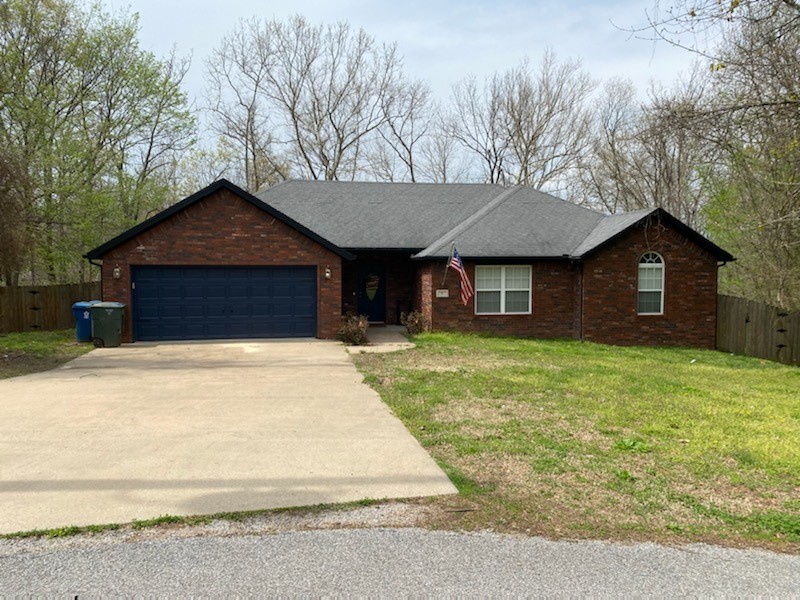Very well kept 3 bedrooms 2 bathroom home with your own fully functional splash pad! Youāll be the only house on the street!