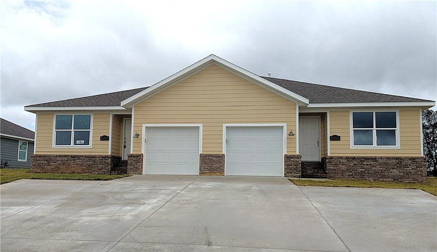 3 bed, 2 bath duplex with LVP flooring throughout, stainless steel gas range and dishwasher. Full privacy fence, one car garage.
