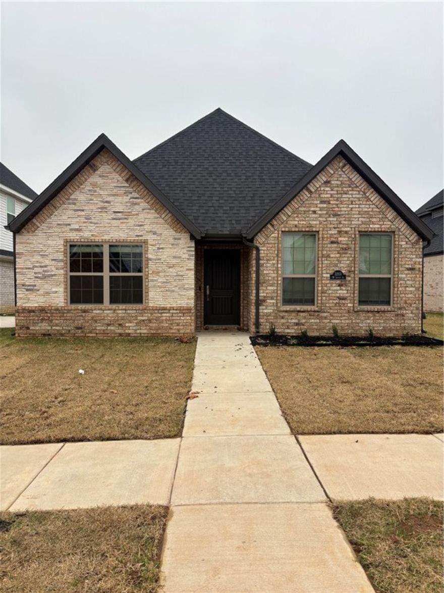 Brand New north facing home within walking distance to Creekside Elementary. 15'+ Foot ceilings in the living area. Granite counters, gas cooktop, washer, dryer, fridge and privacy fence included. 10 Minutes to Walmart Home Office and Downtown Bentonville. Get it before it's gone!