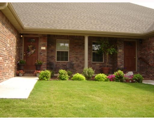 Three bedroom duplex with fenced in back yard and all appliances. Granite counter tops and wood floors. Large bedrooms and two car garage.
