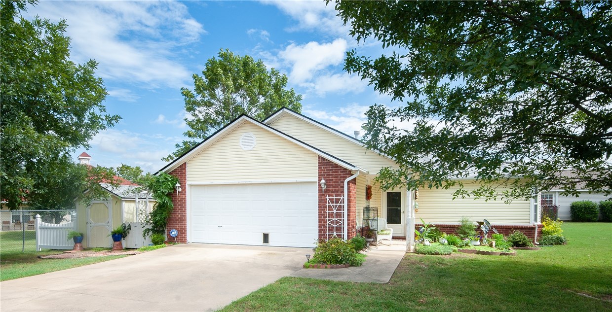 BACK ON MARKET! Buyer's left on their own accord. New roof in 2019. Extremely clean and well maintained home. 2-10 Home Warranty included.