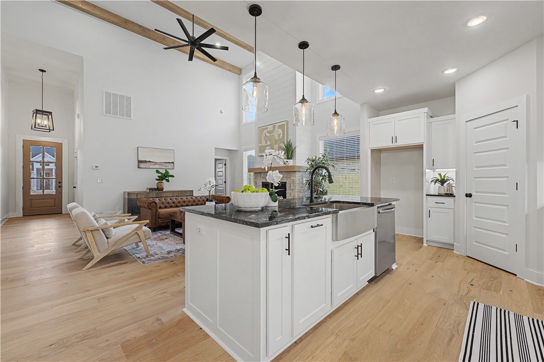 ARLINGTON SUB PH 2-PEA RIDGE - Residential