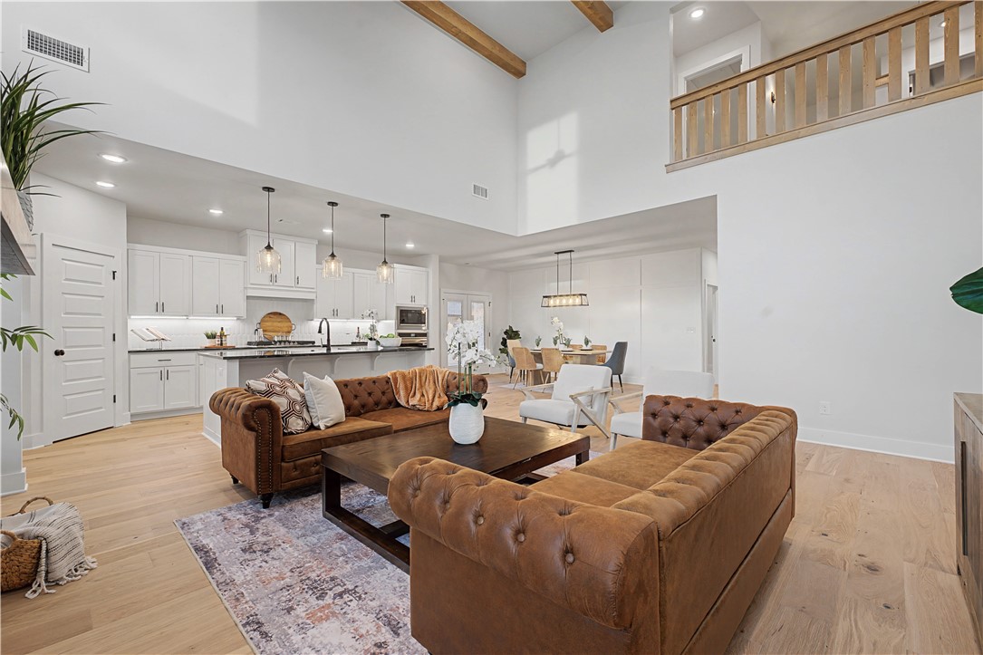 ARLINGTON SUB PH 2-PEA RIDGE - Residential