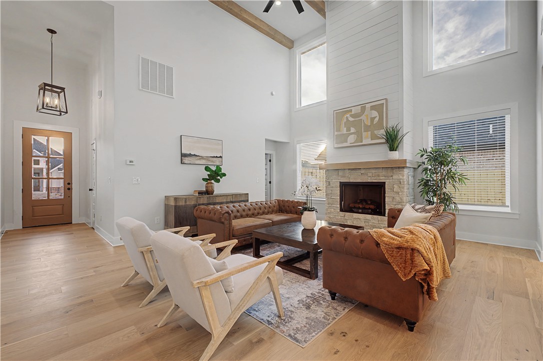 ARLINGTON SUB PH 2-PEA RIDGE - Residential