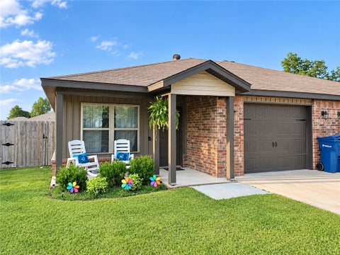 Photo of 1703 E Central Street, Siloam Springs, AR 72761 (MLS # 1361748)