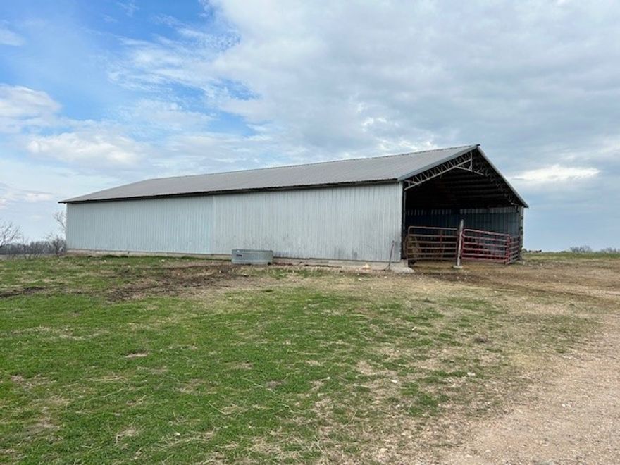 Ideally located only 20 minutes to Branson, Missouri, 15 minutes to Bull Shoals Lake & Table Rock Lake. 1050 surveyed acres. Primarily wooded with hardwood and scattered pines. Approximately 35 acres in pasture. Barn. Pretty seasonal creeks & springs. 2 state breathtaking views. ATV trails. Paved and gravel road frontage. Large tracts of land are extremely hard to find, especially in this area. Excellent recreational property and located in an outstanding deer & turkey hunting area.