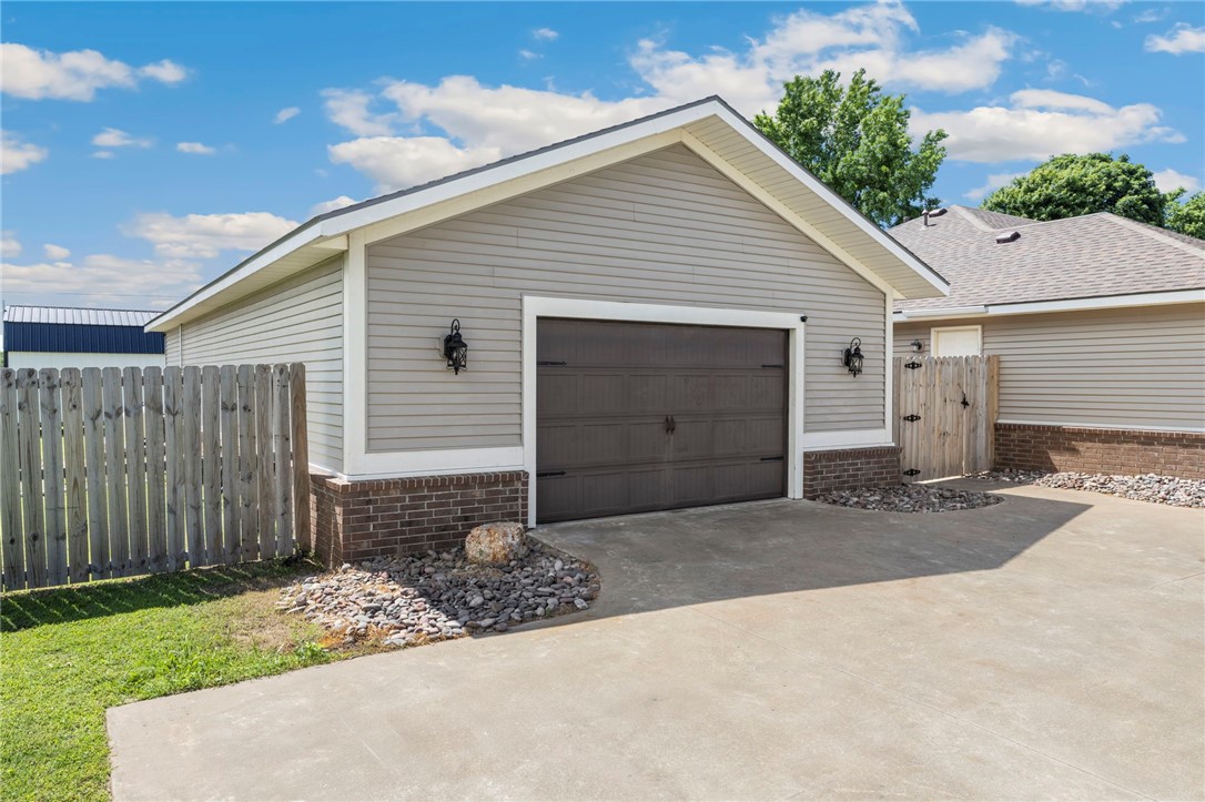6108 SW Lee Lane