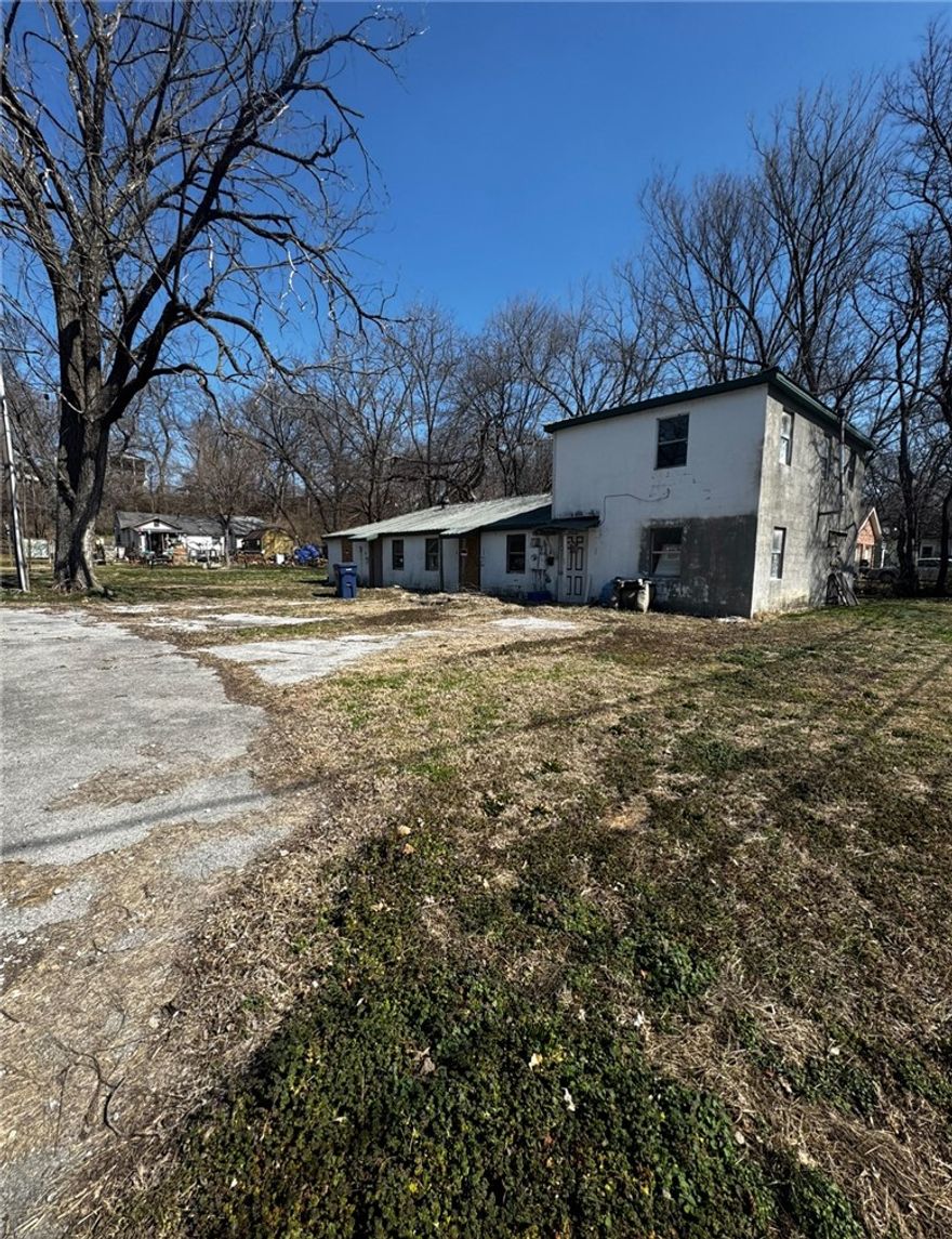 Prime location just minutes from downtown Siloam Springs! This 0.22 acre lot presents a fantastic opportunity to build new. The current structure is not salvageable and will need to be torn down. Valuable lot with convenient access to shopping, dining, and local amenities. Sold as-is.