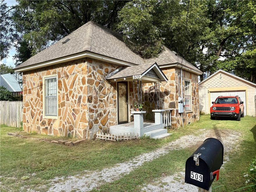 Perfect starter home or investment property. Exterior is an Ozark Architectural 'giraffe style' home.  New roof in 2020.  3 bedrooms with 1.5 bathrooms. Walking distance to library and downtown. Refrigerator stays with reasonable offer. Owner is related to agent.