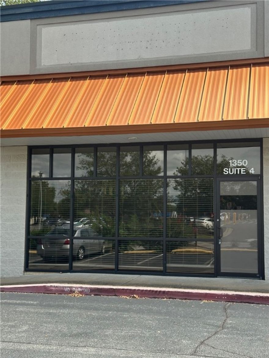 High-Visibility Retail/Office Space in Prime Springdale Location
Excellent retail or office opportunity just south of the Hwy 412 & Gutensohn intersection, which boasts a traffic count of over 27,000 vehicles daily. This premier location is situated on S. Gutensohn, directly across from Walmart Neighborhood Market and the Springdale Main Post Office, ensuring maximum visibility and accessibility.  The space offers 1,018 SF with one bathroom and a versatile room that can serve as a changing area or private office. With its flexible layout, this property is ideal for a wide range of businesses.