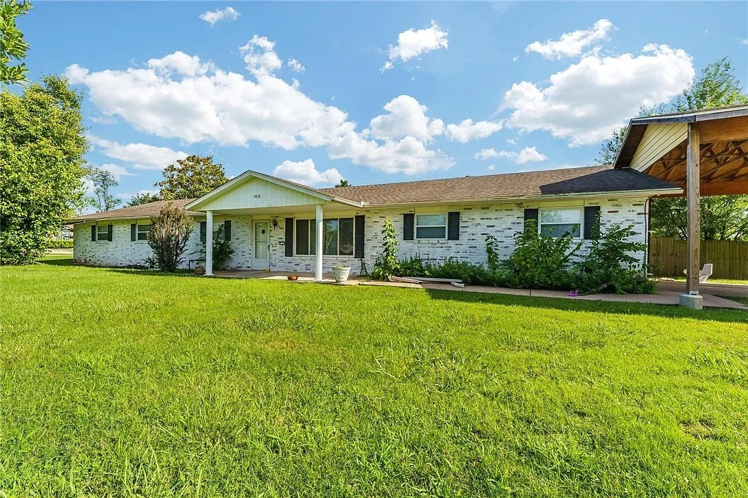 Enjoy the freedom to spread outāindoors and out. This home sits on 1.28 acres with multiple living areas, ample storage, and expansive outdoor space perfect for recreation, gardening, or future development. Currently undergoing updates with room to add your personal touch. With potential for commercial zoning, this property is ideal for homeowners, investors, or entrepreneurs looking to secure a prime piece of real estate with long-term upside! Seller financing available! Schedule your private showing today.