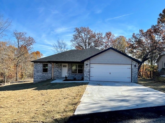 Beautiful 3 bedroom, 2 bath single family home in Bella Vista ready for its new occupant! Comes with all the amenities you would want like Quartz counter tops, custom cabinets, 2" faux wood blinds, sodded and landscaped yard and more!!