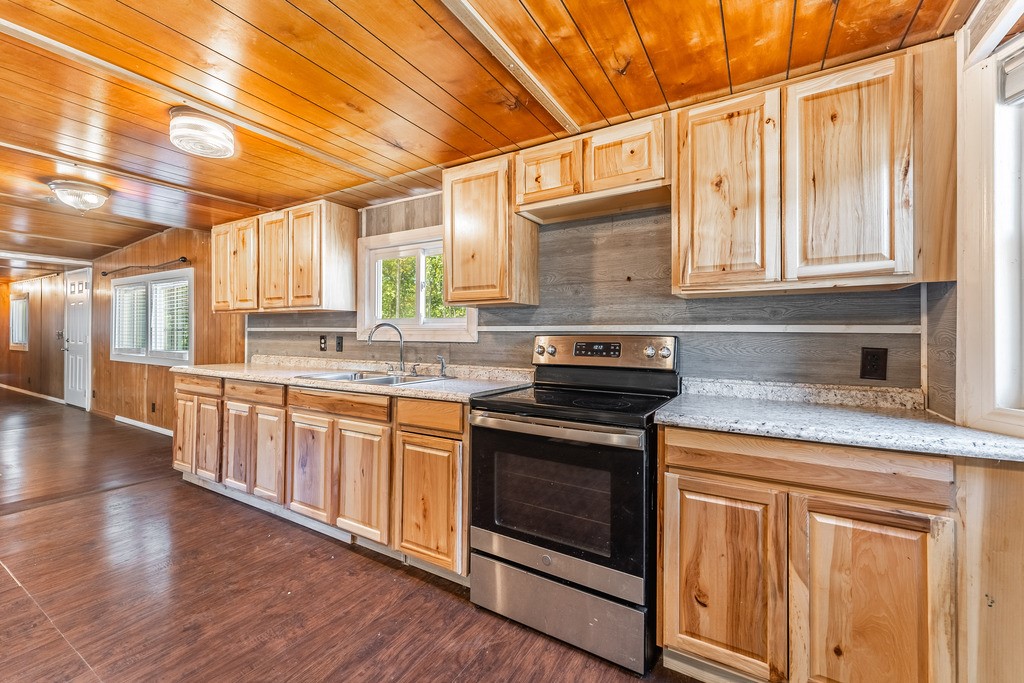 This lovely single-wide mobile/manufactured home is outside the city but has city amenities and is on 1.78 acres. (2) storage shed, and 1 chicken coop. The house has three bedrooms and a full bathroom. All paved roads lead to this house. It’s less than 15 minutes from rogers and 15 Minutes from Beaver Lake, where you can fish, swim or play. It is a nice and clean mobile/manufactured home. Property is being offered as-is. The property will not qualify for FHA, VA, or Conventional financing. Cash or alternative financing required. Don't miss this unique opportunity to acquire valuable land in a good location.
